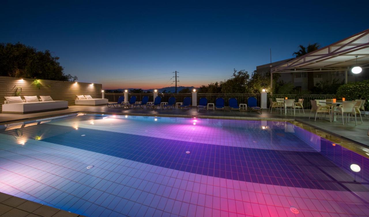 Varouxakis Hotel ปลาเตเนียส ภายนอก รูปภาพ
