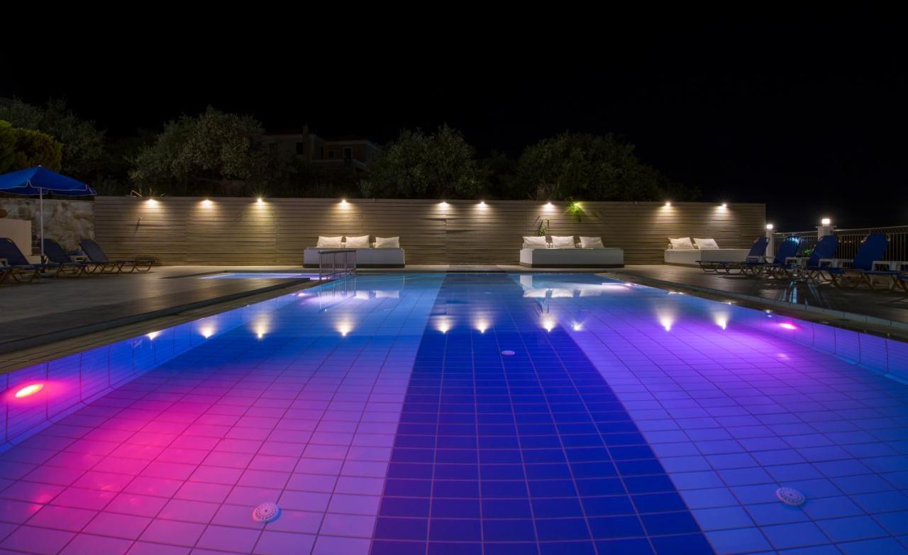 Varouxakis Hotel ปลาเตเนียส ภายนอก รูปภาพ