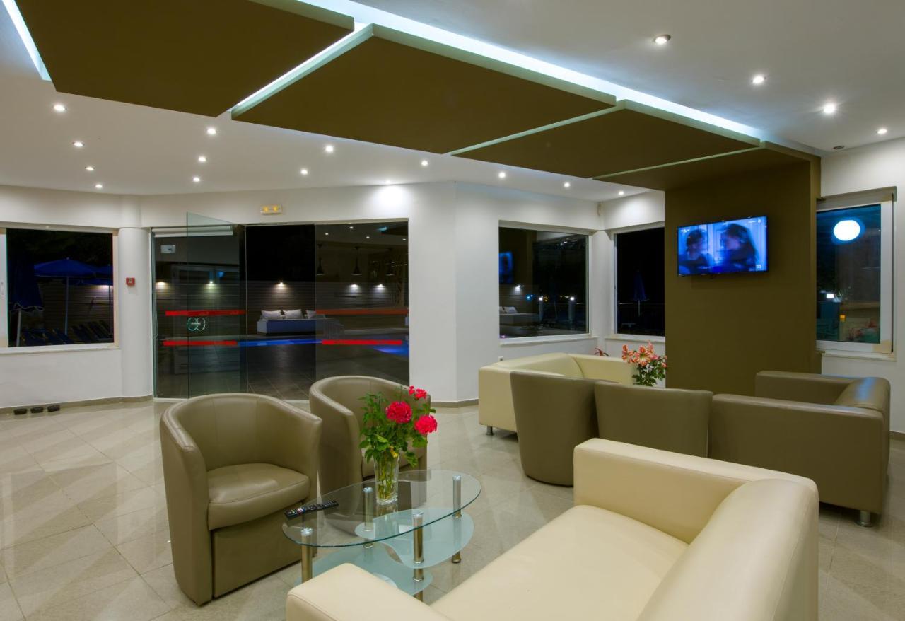 Varouxakis Hotel ปลาเตเนียส ภายนอก รูปภาพ