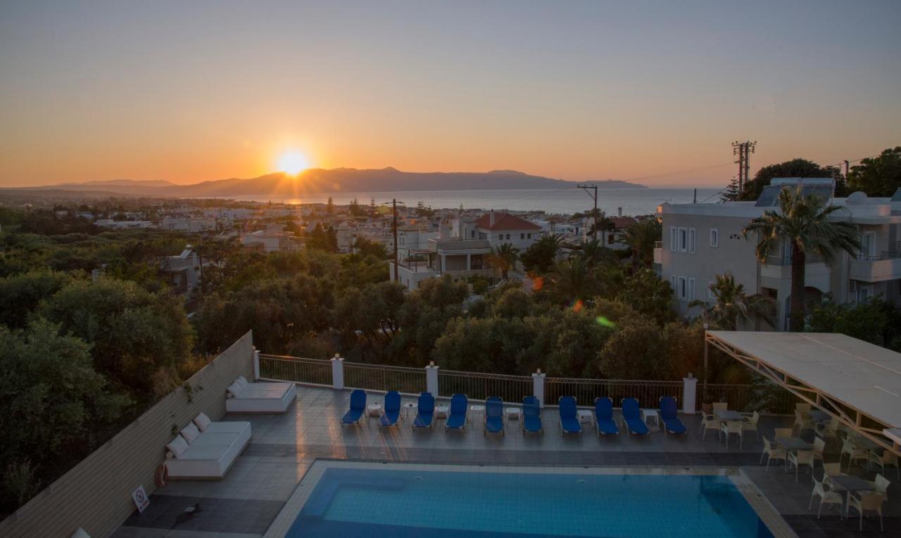 Varouxakis Hotel ปลาเตเนียส ภายนอก รูปภาพ