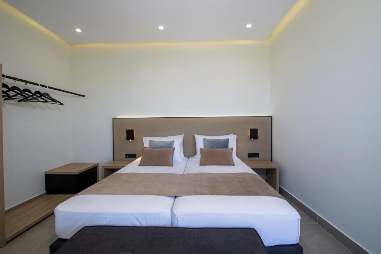 Varouxakis Hotel ปลาเตเนียส ภายนอก รูปภาพ