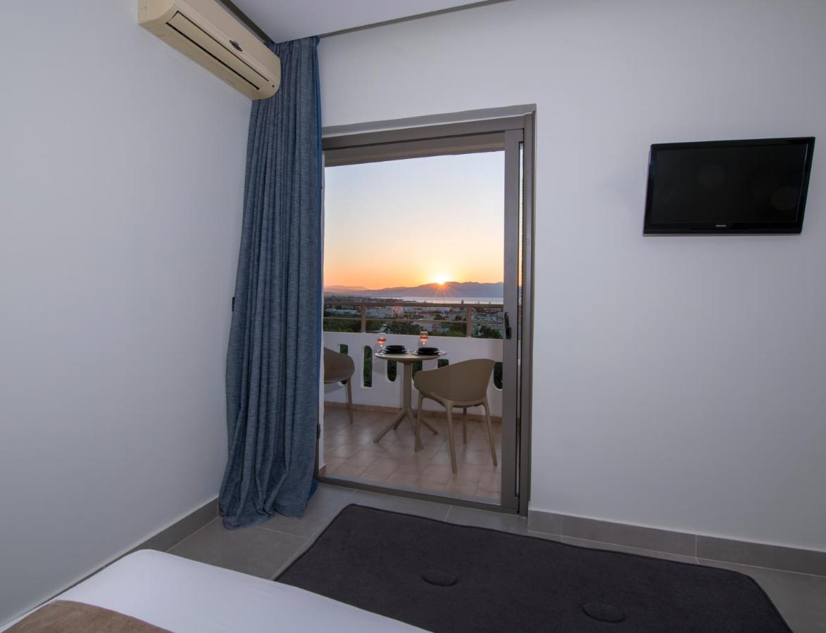 Varouxakis Hotel ปลาเตเนียส ภายนอก รูปภาพ