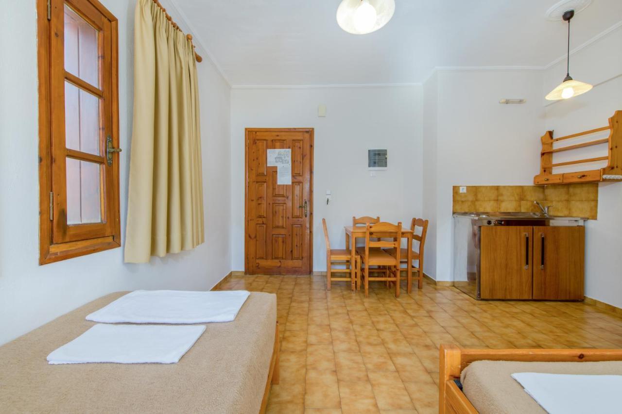 Varouxakis Hotel ปลาเตเนียส ภายนอก รูปภาพ